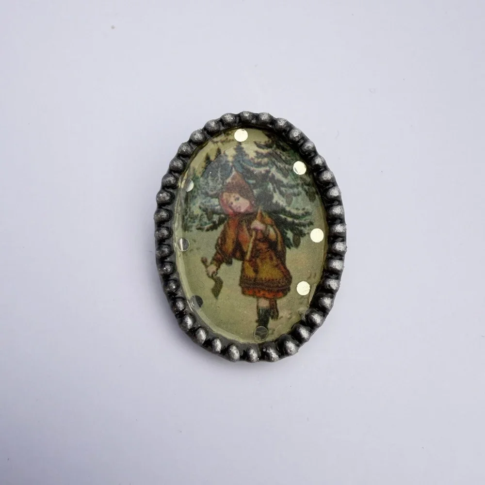 Brooch Pin Vintage Christmas Girl Tree Winter Holiday Oval Beaded Border